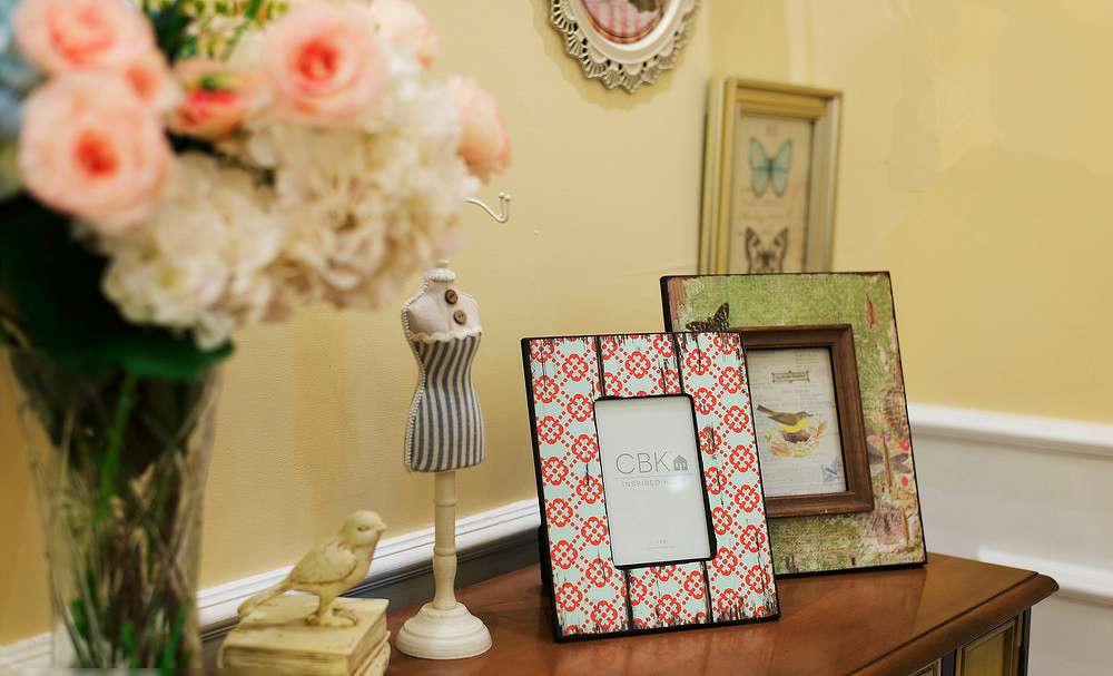 130平米美甲沙龍店裝修設(shè)計效果圖