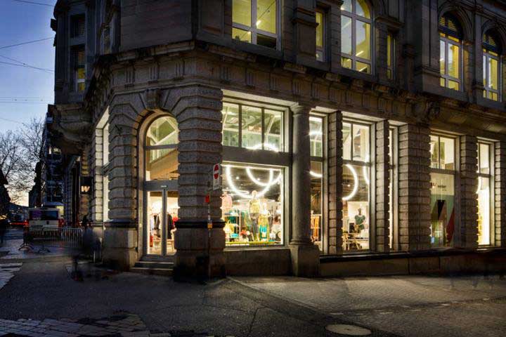 240平米品牌服裝店裝修設(shè)計效果圖